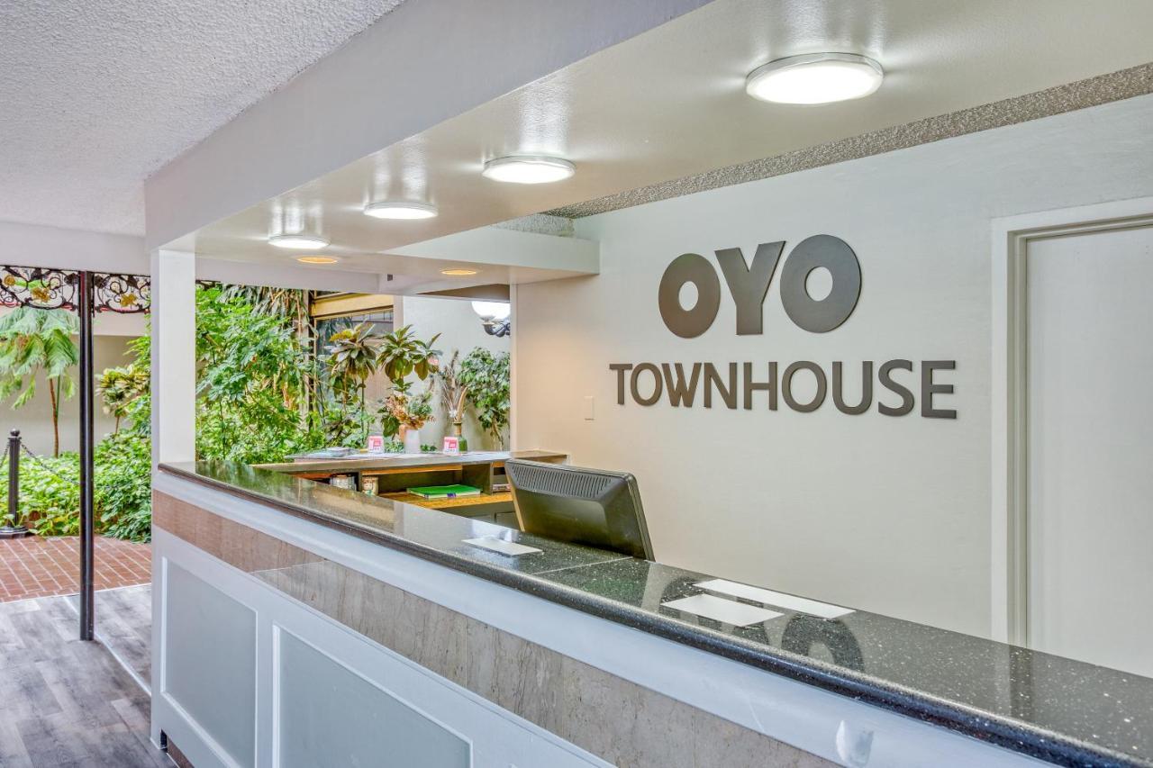 Oyo Townhouse Tulsa Woodland Hills 호텔 외부 사진