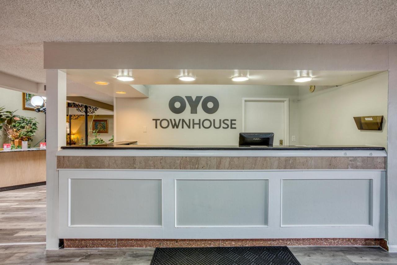 Oyo Townhouse Tulsa Woodland Hills 호텔 외부 사진