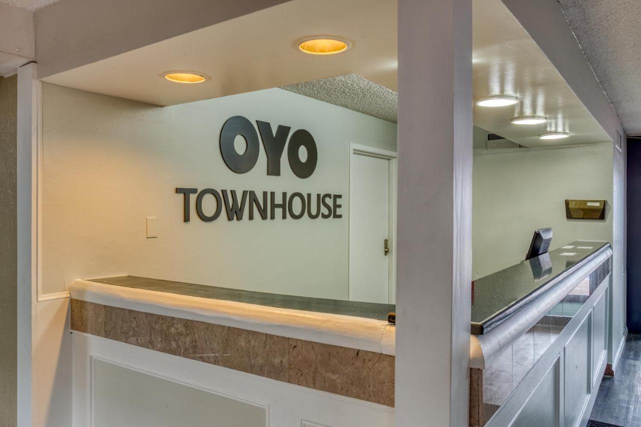 Oyo Townhouse Tulsa Woodland Hills 호텔 외부 사진